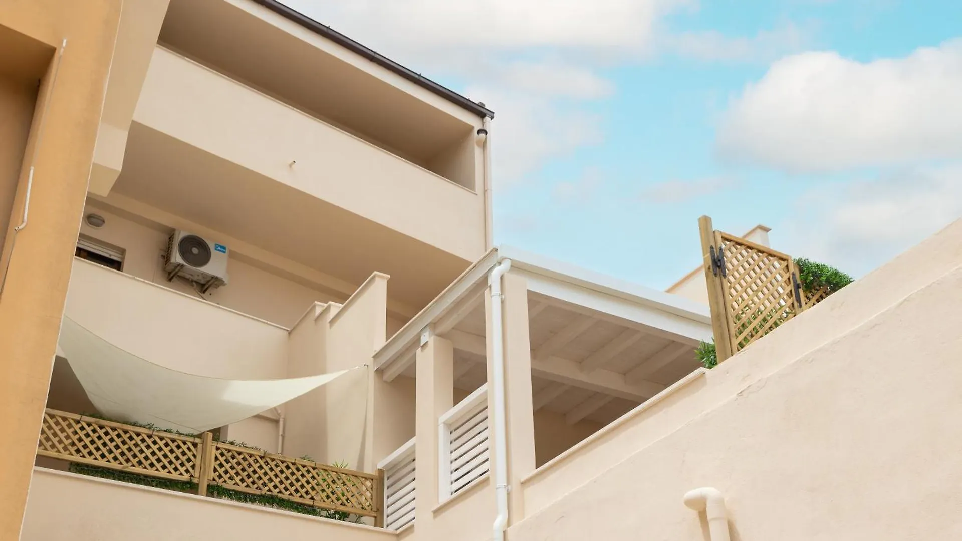 Domus Laetitiae Rooms & Apartments Quartu SantʼElena 0*,