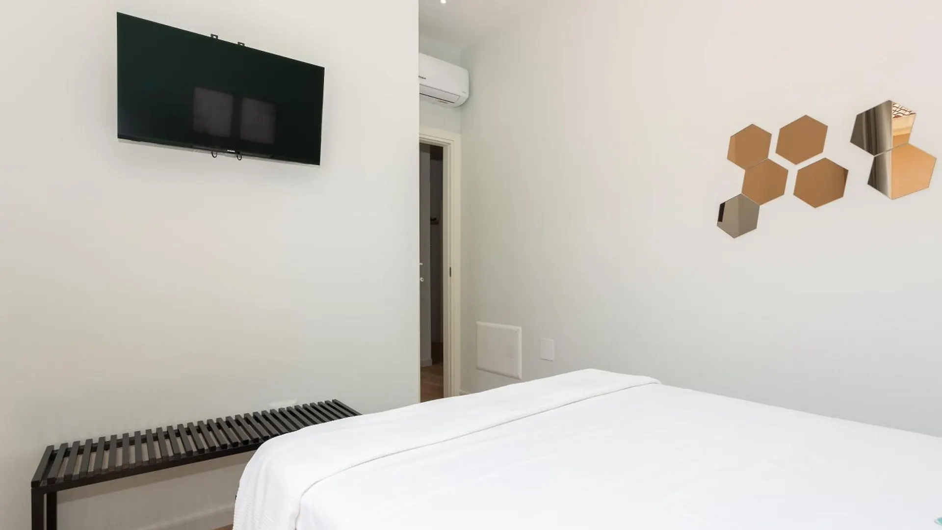 Domus Laetitiae Rooms & Apartments Quartu SantʼElena Italien