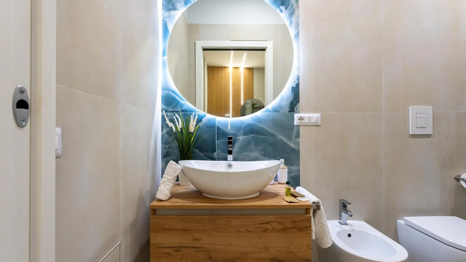 Gasthof Domus Laetitiae Rooms & Apartments Quartu SantʼElena