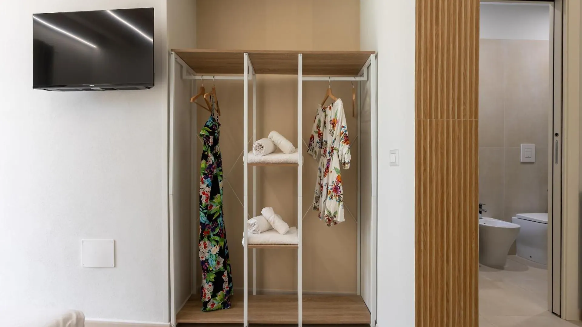 Domus Laetitiae Rooms & Apartments Quartu SantʼElena