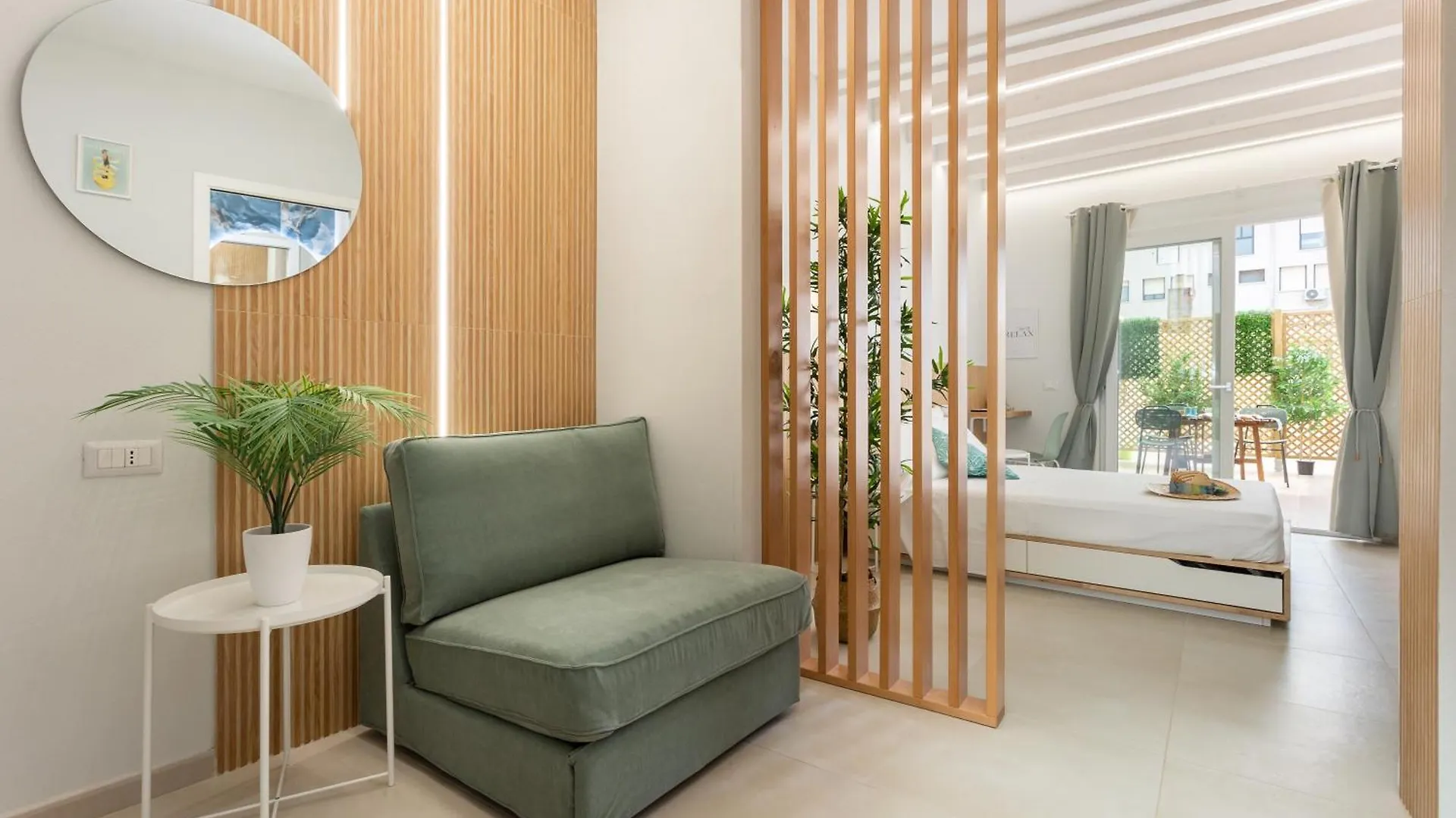 Domus Laetitiae Rooms & Apartments Quartu SantʼElena Italien